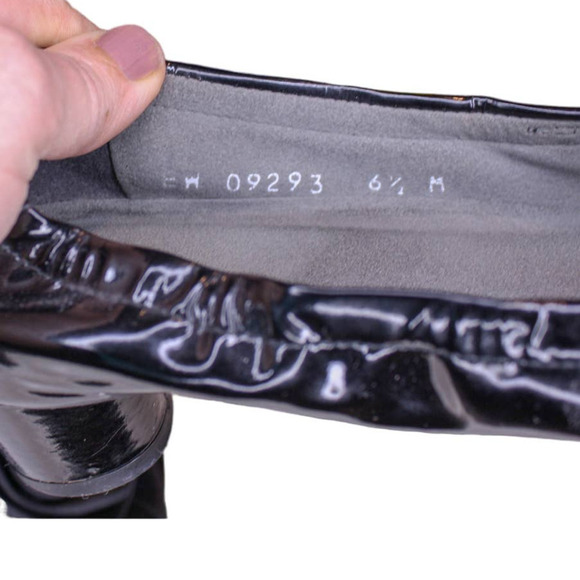 Stuart Weitzman Black Patent Leather Round Block Heel Shoes Satin Flower 6.5M - Picture 4 of 6